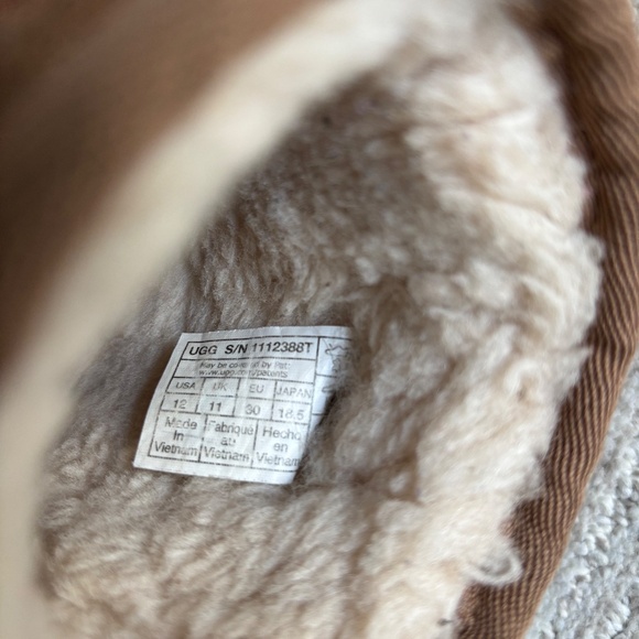 Kids Uggs - Picture 5 of 6